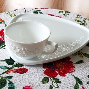 VINTAGE MILK GLASS SNACK PLATE WITH CUP 8 cups and 8 plates